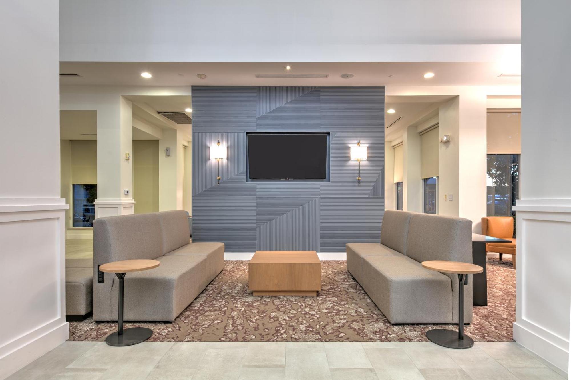 Hilton Garden Inn Dallas Arlington Exterior photo